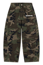 Load image into Gallery viewer, THE HEARTBREAK CITY MEN’S CAMO BARREL LEG CARGO PANTS
